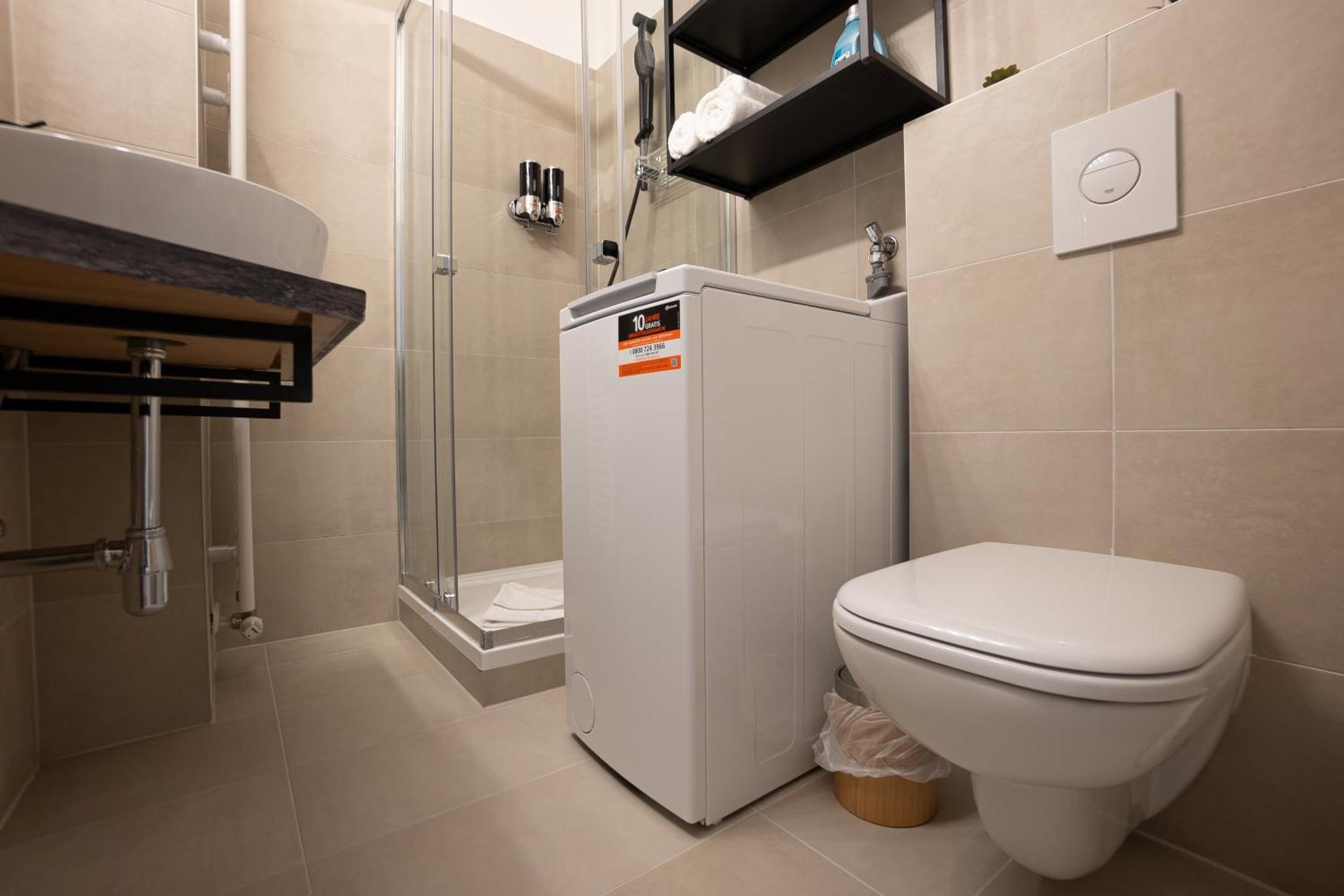 Bright Modern In Center With A Queen Bed Apartment Wien